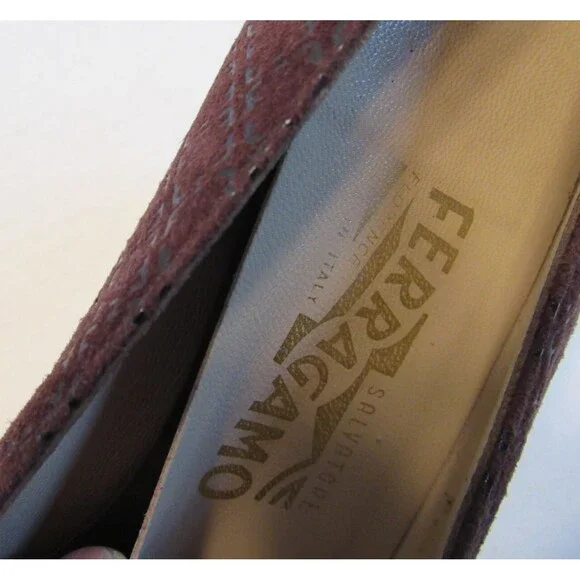 Vintage Salvatore Ferragamo Suede Embossed Patterned Pump Dark Brown Size 8.5 3A - Picture 8 of 13